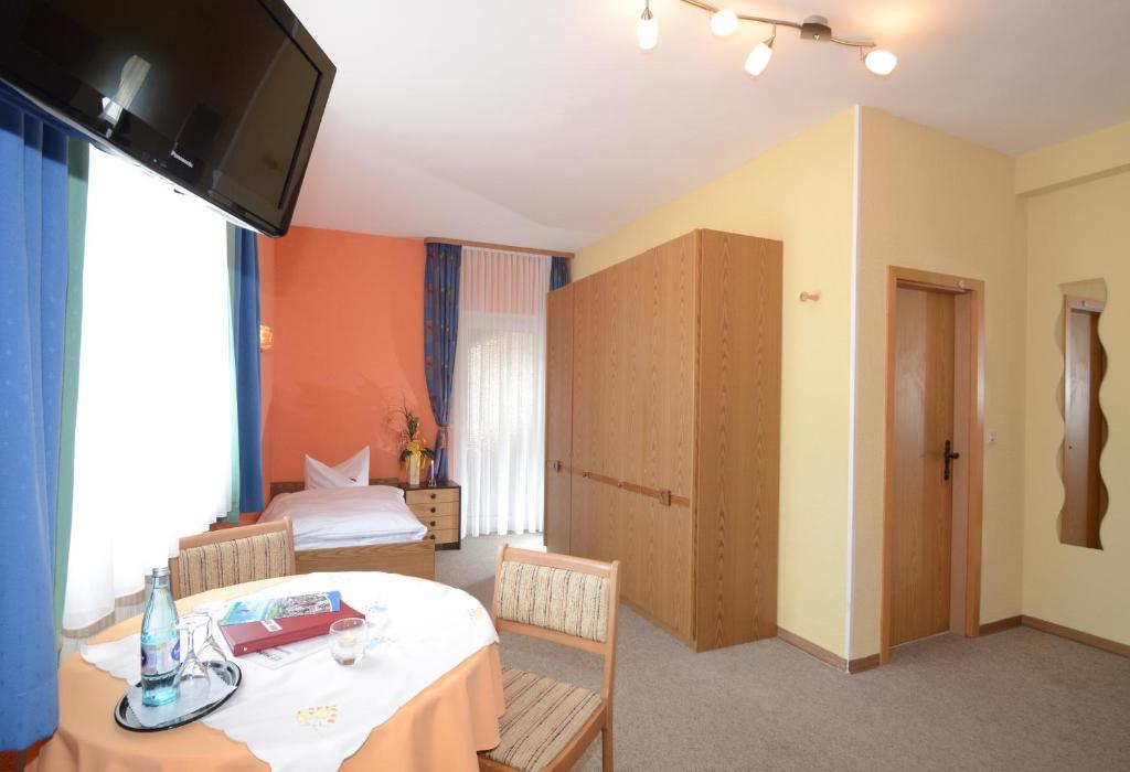 Gasthof Zur Post Hotel Und Parkplatz Военщраус Стая снимка